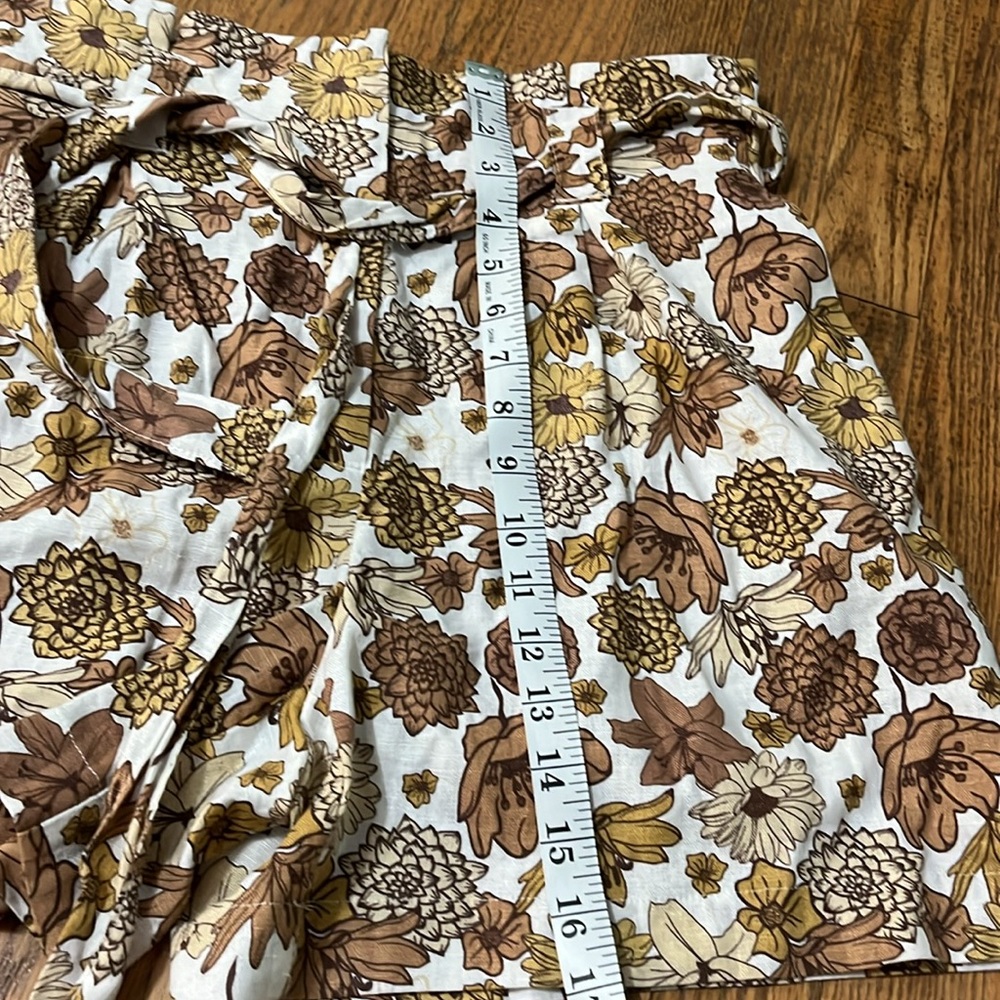 Linen Shorts - Picture 4 of 5